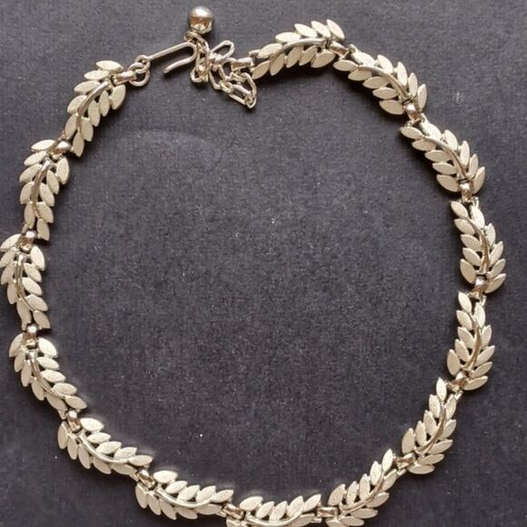 RARE VTG SIGNED CROWN TRIFARI GOLDTONE FLORAL 17" NECKLACE EXCELLENT CONDITION - Picture 5 of 12